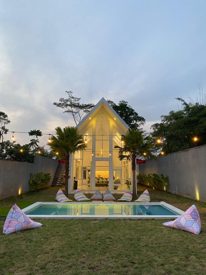 Karabineri Private Pool Jogja Villa Ngaglik Экстерьер фото
