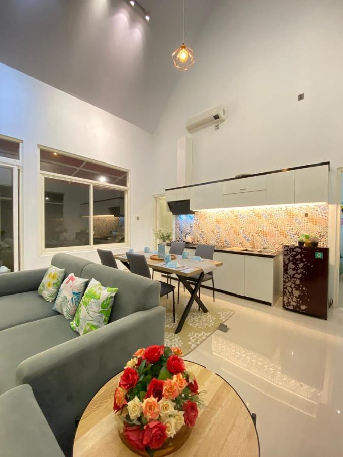 Karabineri Private Pool Jogja Villa Ngaglik Экстерьер фото